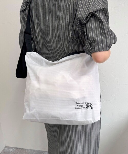 REGENCY WORKS（リージェンシーワークス）の「【Regency works/リージェンシー ワークス】ナイロンメッセンジャーバッグ（ショルダーバッグ・レディース・ベージュ/オリーブ/ネイビー/ブラック/ホワイト・FREE）」の7枚目の写真