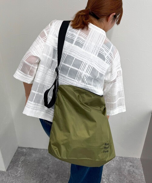 REGENCY WORKS（リージェンシーワークス）の「【Regency works/リージェンシー ワークス】ナイロンメッセンジャーバッグ（ショルダーバッグ・レディース・ベージュ/オリーブ/ネイビー/ブラック/ホワイト・FREE）」の16枚目の写真