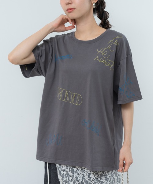 SABUROKU(サブロク)の「【SABUROKU】大人カジュアル に 映える ロゴ刺繍 Tシャツ(Tシャツ/カットソー・レディース・オフホワイト/チャコールグレー・M)」の7枚目の写真