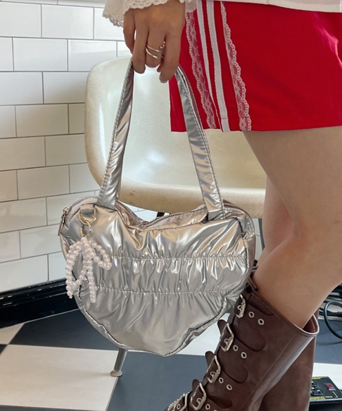 SOLLON.(ソルロン)の「ハートくしゅくしゅBAG(ハンドバッグ・レディース・ブラック/シルバー・FREE)」の2枚目の写真