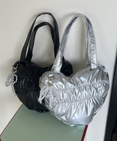 SOLLON.(ソルロン)の「ハートくしゅくしゅBAG(ハンドバッグ・レディース・ブラック/シルバー・FREE)」の1枚目の写真