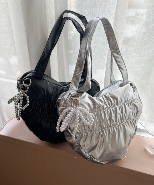 SOLLON.(ソルロン)の「ハートくしゅくしゅBAG(ハンドバッグ・レディース・ブラック/シルバー・FREE)」の4枚目の写真