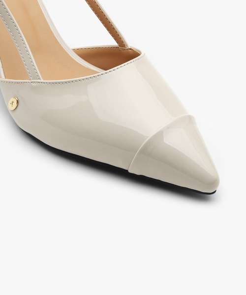 SAPPUN（サプン）の「Arinze エナメル スリングバックヒール (7cm)（パンプス・レディース・ブラック/アイボリー・22.5cm/23.0cm/23.5cm/24.0cm/24.5cm/25.0cm/25.5cm）」の7枚目の写真