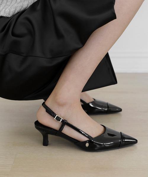 SAPPUN（サプン）の「Arinze エナメル スリングバックヒール (7cm)（パンプス・レディース・ブラック/アイボリー・22.5cm/23.0cm/23.5cm/24.0cm/24.5cm/25.0cm/25.5cm）」の16枚目の写真