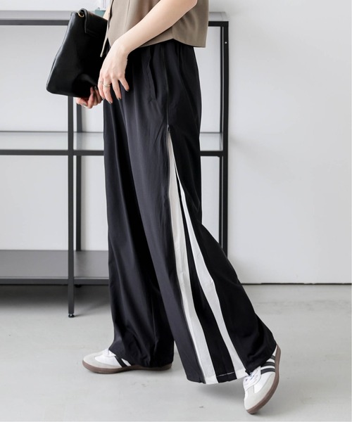 AMELY(エミリー)の「サイドラインWジップパンツ(その他パンツ・レディース・レッド/ブラック/ネイビー/ベージュ・M/L)」の6枚目の写真