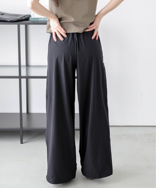 AMELY(エミリー)の「サイドラインWジップパンツ(その他パンツ・レディース・レッド/ブラック/ネイビー/ベージュ・M/L)」の9枚目の写真