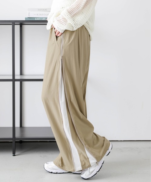 AMELY(エミリー)の「サイドラインWジップパンツ(その他パンツ・レディース・レッド/ブラック/ネイビー/ベージュ・M/L)」の15枚目の写真