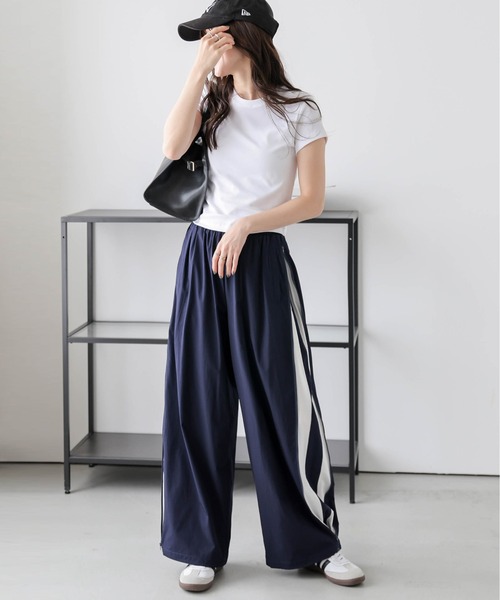 AMELY(エミリー)の「サイドラインWジップパンツ(その他パンツ・レディース・レッド/ブラック/ネイビー/ベージュ・M/L)」の21枚目の写真