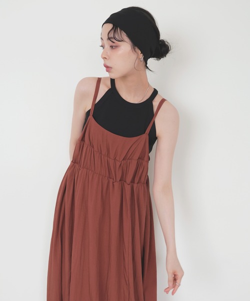 LIAN(リアン)の「ギャザーキャミワンピース(ワンピース・レディース・ベージュ/ブラウン/ブラック・FREE)」の5枚目の写真
