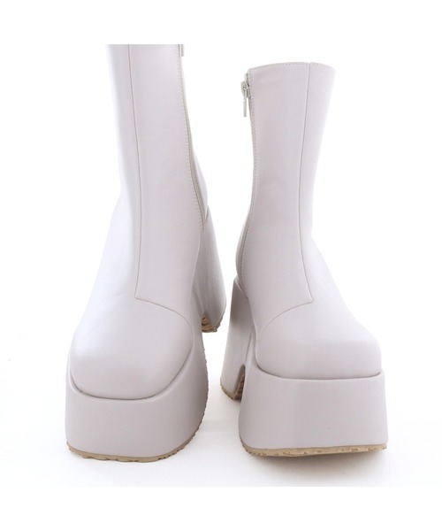 byあしながおじさん(バイアシナガオジサン)の「厚底プレーンブーツ 8990033(ブーツ・レディース・アイボリー/ブラック・S/M/L/LL)」の19枚目の写真