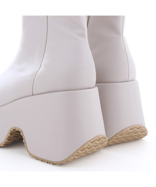 byあしながおじさん(バイアシナガオジサン)の「厚底プレーンブーツ 8990033(ブーツ・レディース・アイボリー/ブラック・S/M/L/LL)」の17枚目の写真