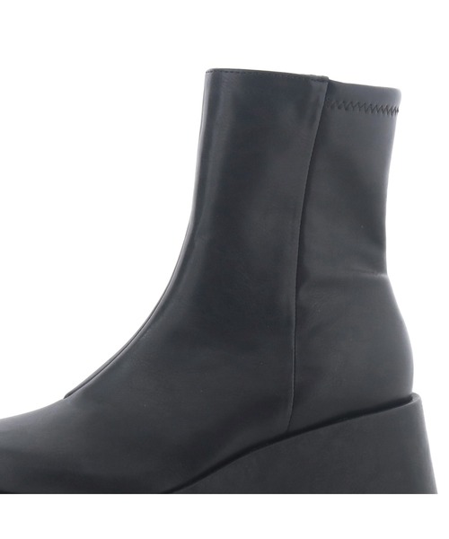 byあしながおじさん(バイアシナガオジサン)の「厚底プレーンブーツ 8990033(ブーツ・レディース・アイボリー/ブラック・S/M/L/LL)」の6枚目の写真