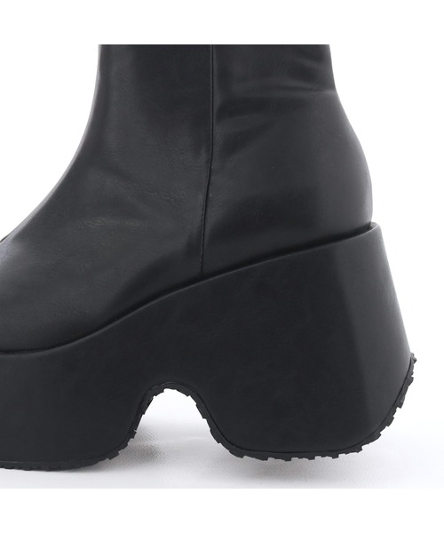 byあしながおじさん(バイアシナガオジサン)の「厚底プレーンブーツ 8990033(ブーツ・レディース・アイボリー/ブラック・S/M/L/LL)」の5枚目の写真