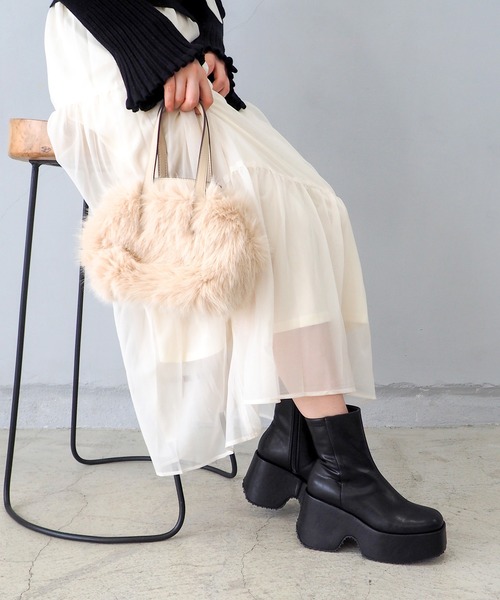 byあしながおじさん(バイアシナガオジサン)の「厚底プレーンブーツ 8990033(ブーツ・レディース・アイボリー/ブラック・S/M/L/LL)」の15枚目の写真