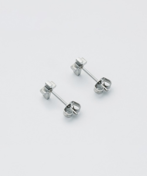WYZ surgical stainless(ダブリューワイジィーサージカルステンレス)の「【 金属アレルギー対応 】クロスモチーフピアス サージカルステンレス(両耳用)(ピアス(両耳用)・メンズ・ゴールド/シルバー・FREE)」の6枚目の写真