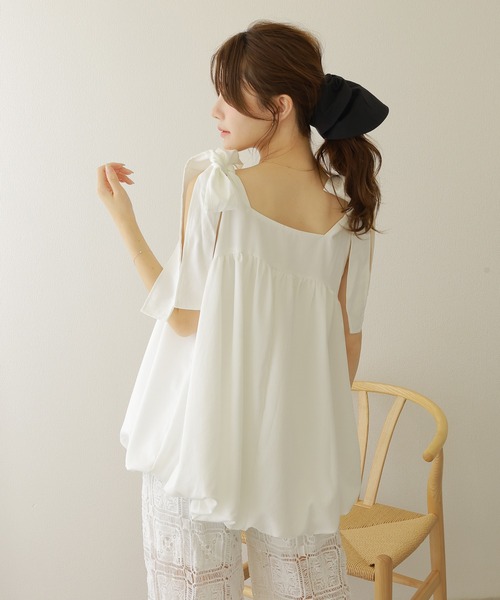 LAULEN（ローレン）の「ribbon balloon sleeveless blouse /肩リボンバルーンノースリブラウス（シャツ/ブラウス・レディース・ホワイト/ネイビー/ベージュ・FREE）」の5枚目の写真