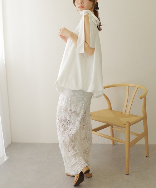 LAULEN（ローレン）の「ribbon balloon sleeveless blouse /肩リボンバルーンノースリブラウス（シャツ/ブラウス・レディース・ホワイト/ネイビー/ベージュ・FREE）」の7枚目の写真