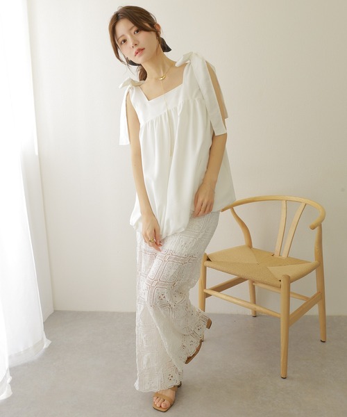LAULEN（ローレン）の「ribbon balloon sleeveless blouse /肩リボンバルーンノースリブラウス（シャツ/ブラウス・レディース・ホワイト/ネイビー/ベージュ・FREE）」の8枚目の写真