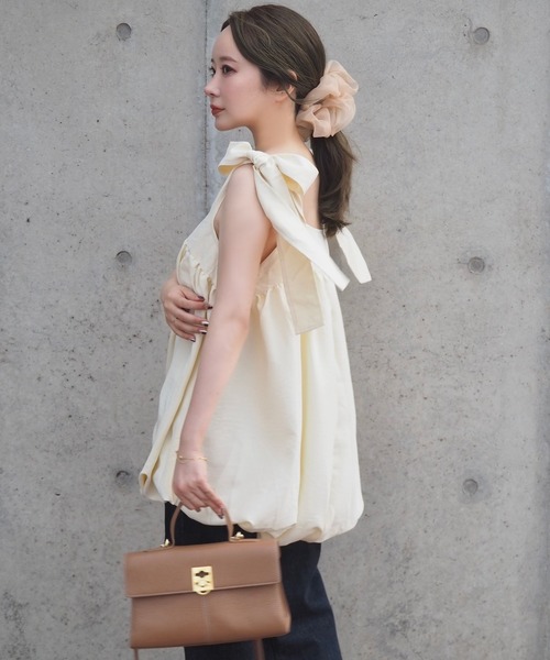 LAULEN（ローレン）の「ribbon balloon sleeveless blouse /肩リボンバルーンノースリブラウス（シャツ/ブラウス・レディース・ホワイト/ネイビー/ベージュ・FREE）」の13枚目の写真