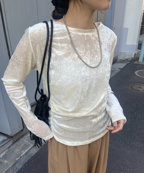 SHENERY（シーナリー）の「シアーベロアトップス（Tシャツ/カットソー・レディース・オフホワイト/ブラウン/ネイビー・FREE）」の2枚目の写真