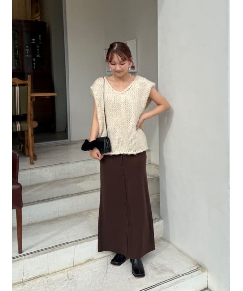 titivate(ティティベイト)の「釦デザインIラインニットスカート(スカート・レディース・ブラック/アイボリー/グレイッシュベージュ/ブラウン・L/M/S/SP)」の8枚目の写真