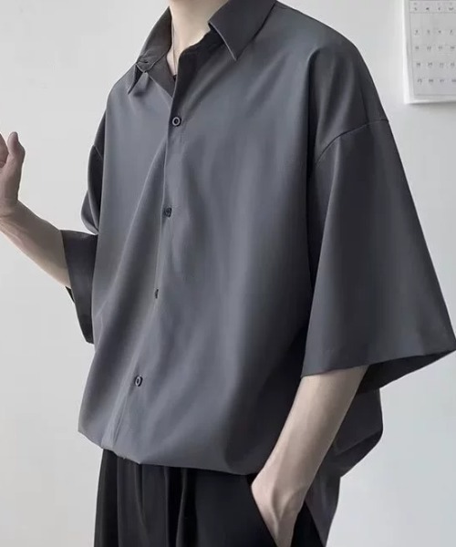 DEVICE(デバイス)の「ドレープ スムース オーバーサイズ ハーフスリーブ シャツ(シャツ/ブラウス・メンズ・ダークグレー/ブラック/ホワイト・FREE)」の3枚目の写真