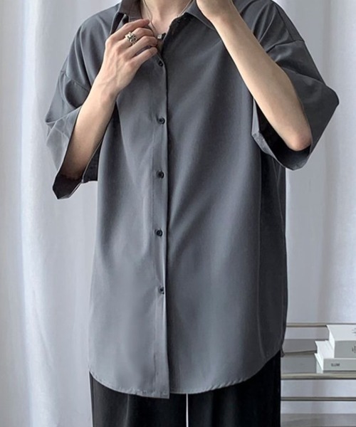 DEVICE(デバイス)の「ドレープ スムース オーバーサイズ ハーフスリーブ シャツ(シャツ/ブラウス・メンズ・ダークグレー/ブラック/ホワイト・FREE)」の7枚目の写真