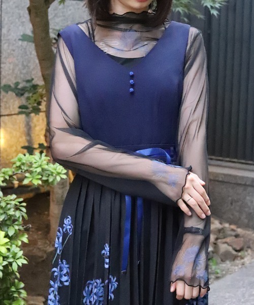axes femme(アクシーズファム)の「彼岸花プリントシアートップス(Tシャツ/カットソー・レディース・ネイビー/レッド・FREE)」の2枚目の写真