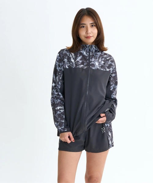 ROXY(ロキシー)の「HAVE A GREAT DAY JAC/ロキシードローコード付き撥水加工ジップアップナイロンブルゾン・シェルジャケット(ブルゾン・レディース・ブラウン/ブラック/ブルー・LARGE/MEDIUM/SMALL)」の6枚目の写真