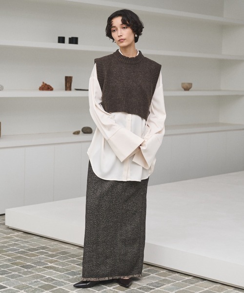 AIC.（エーアイシー）の「バックホールショートニットベスト（ベスト・レディース・ブラウン/チャコールグレー・FREE）」の16枚目の写真