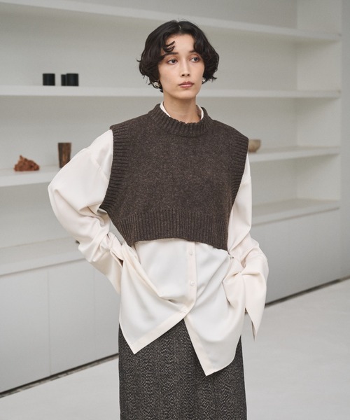 AIC.（エーアイシー）の「バックホールショートニットベスト（ベスト・レディース・ブラウン/チャコールグレー・FREE）」の6枚目の写真