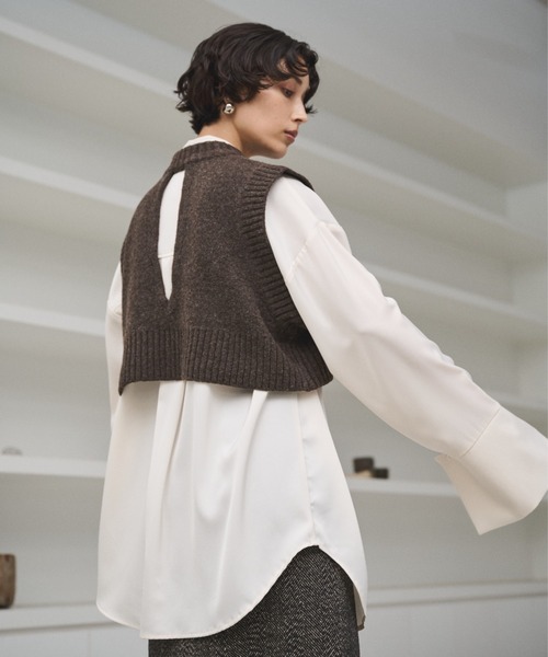 AIC.（エーアイシー）の「バックホールショートニットベスト（ベスト・レディース・ブラウン/チャコールグレー・FREE）」の10枚目の写真