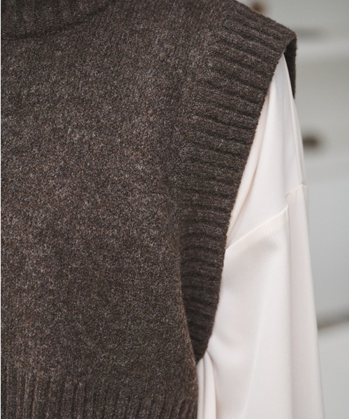 AIC.（エーアイシー）の「バックホールショートニットベスト（ベスト・レディース・ブラウン/チャコールグレー・FREE）」の12枚目の写真