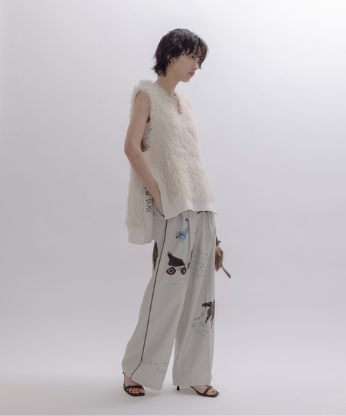 Eimee Law（エイミーロウ）の「サイド刺繍テープシャギーベスト（ベスト・レディース・アイボリー/チャコールグレー/グレー・FREE）」の5枚目の写真