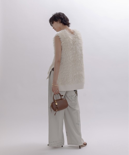 Eimee Law（エイミーロウ）の「サイド刺繍テープシャギーベスト（ベスト・レディース・アイボリー/チャコールグレー/グレー・FREE）」の6枚目の写真