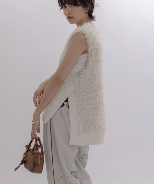 Eimee Law（エイミーロウ）の「サイド刺繍テープシャギーベスト（ベスト・レディース・アイボリー/チャコールグレー/グレー・FREE）」の8枚目の写真