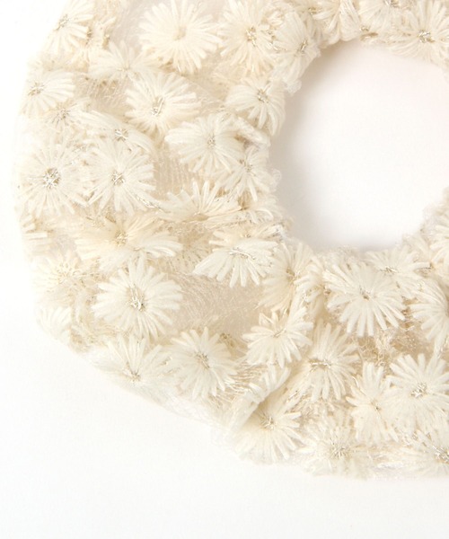 GLOBAL WORK(グローバルワーク)の「シアーフラワー刺繍シュシュ/595397(シュシュ・レディース・ブラック/ホワイト・FREE)」の4枚目の写真