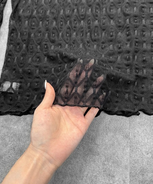 LVEU.(ラブユ.)の「【LVEU.】パターンレースシアートップス / トップス シアー シアートップス 長袖 レース レイヤード プチハイネック ブラック アイボリー モード系(Tシャツ/カットソー・レディース・アイボリー/ブラック・FREE)」の21枚目の写真