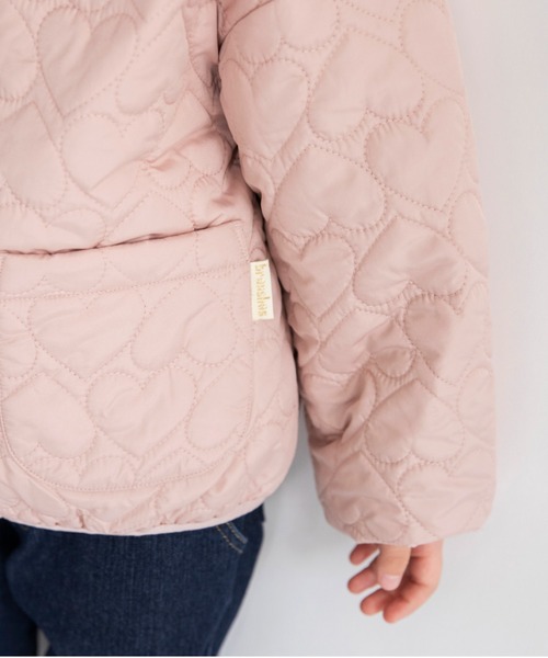 BRANSHES（ブランシェス）の「ハート柄キルティングジャケット（その他アウター・キッズ・ピンク/ブラック/グレイッシュベージュ・110cm/90cm/120cm/100cm/150cm/140cm/130cm）」の8枚目の写真