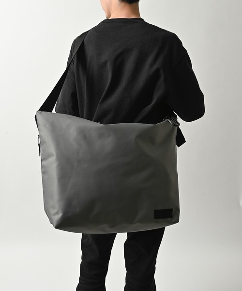 ADAM PATEK(アダムパテック)の「【ADAMPATEK】water repellent shoulder big bag 2nd(ショルダーバッグ・メンズ・ネイビー/カーキ/グレー系/ブラック・FREE)」の2枚目の写真