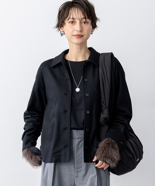 23区 L(ニジュウサンクオオキイサイズ)の「ウールミルドジャージー シャツ(シャツ/ブラウス・レディース・カーキ系/ブラック系/グレー系・44/46/48)」の2枚目の写真