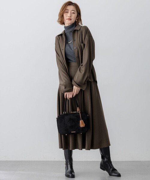 23区 L(ニジュウサンクオオキイサイズ)の「ウールミルドジャージー シャツ(シャツ/ブラウス・レディース・カーキ系/ブラック系/グレー系・44/46/48)」の8枚目の写真