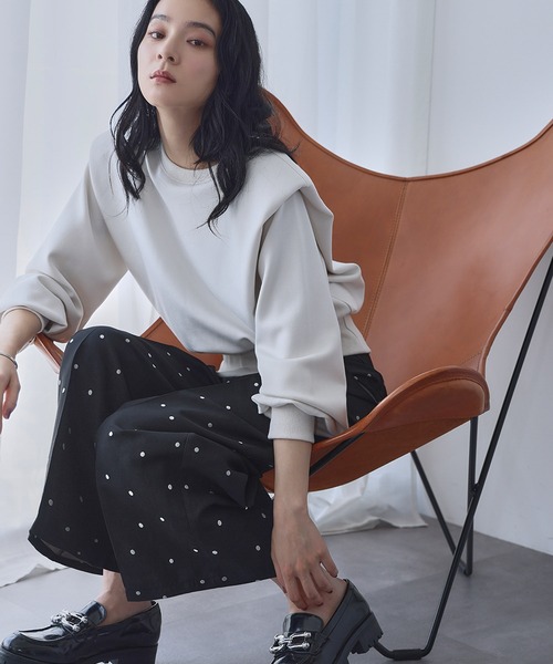 ELFRANK(エルフランク)の「変形ショルダー ダンボール プルオーバー スウェット(Tシャツ/カットソー・レディース・アイボリー/ブラック/グレー・M/L)」の8枚目の写真