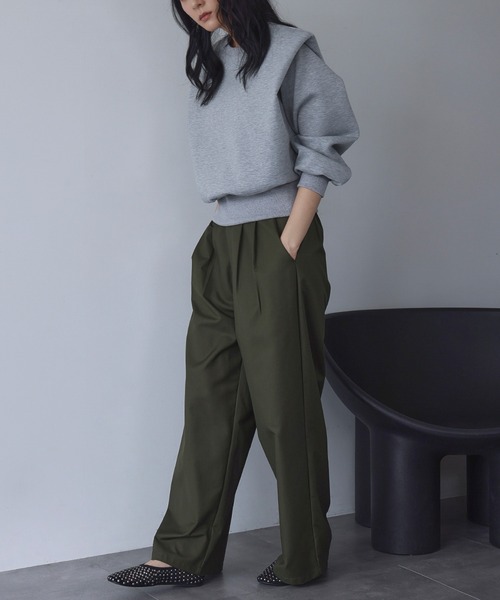 ELFRANK(エルフランク)の「変形ショルダー ダンボール プルオーバー スウェット(Tシャツ/カットソー・レディース・アイボリー/ブラック/グレー・M/L)」の11枚目の写真