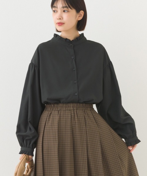 OMNES(オムネス)の「テックコットンフリル衿 袖シャツ長袖シャツブラウス(シャツ/ブラウス・レディース・ブラック/ネイビー系/ベージュ/ブルー系その他/イエロー/ホワイト/グリーン・FREE)」の2枚目の写真