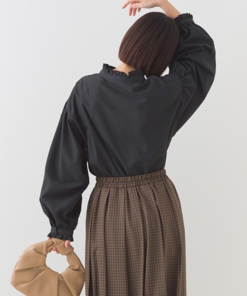 OMNES(オムネス)の「テックコットンフリル衿 袖シャツ長袖シャツブラウス(シャツ/ブラウス・レディース・ブラック/ネイビー系/ベージュ/ブルー系その他/イエロー/ホワイト/グリーン・FREE)」の15枚目の写真