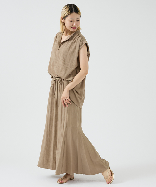 DESIGNWORKS(デザインワークス)の「【セットアップ対応】レーヨンフレンチスリーブブラウス(シャツ/ブラウス・レディース・ベージュ/ブラック・フリー)」の9枚目の写真