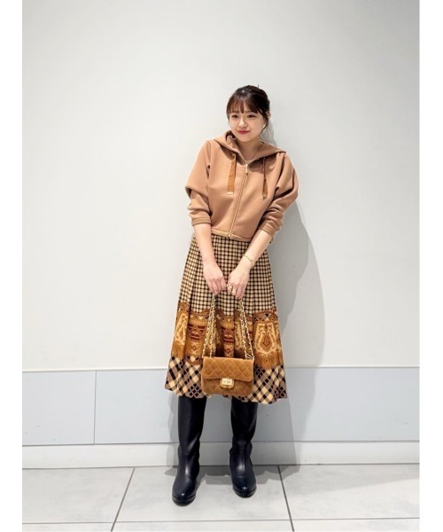 LOULOU WILLOUGHBY(ルルウィルビー)の「◇【LOULOU WILLOUGHBY】コンパクトパフフーディー(Tシャツ/カットソー・レディース・キャメル/ブラック・2)」の4枚目の写真