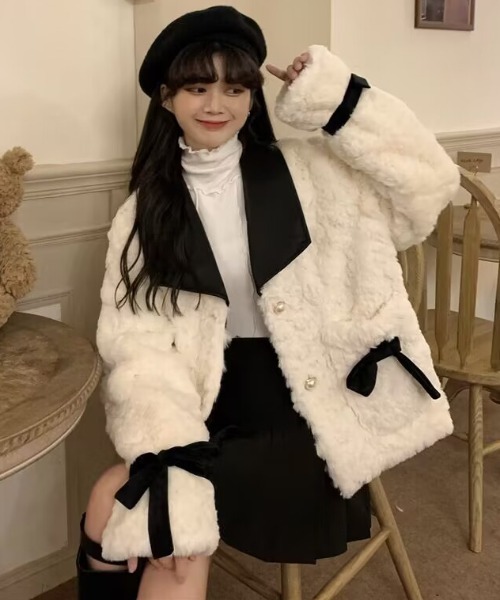 Mejoul（メジュール）の「【2025秋冬新作】リボンPU切り替え バイカラーフェイクファーコート（その他アウター・レディース・ホワイト・L/M）」の2枚目の写真
