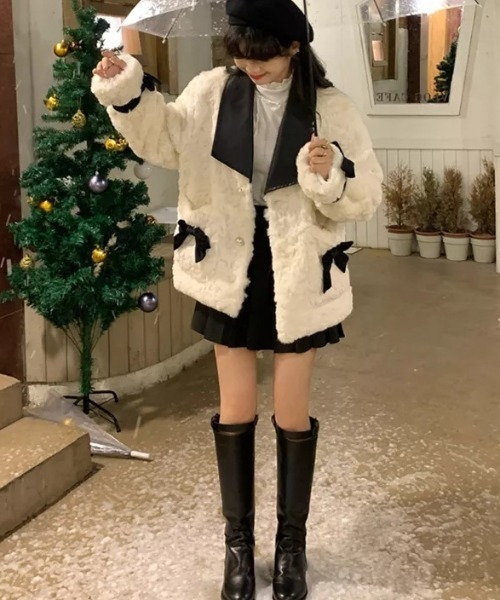 Mejoul（メジュール）の「【2025秋冬新作】リボンPU切り替え バイカラーフェイクファーコート（その他アウター・レディース・ホワイト・L/M）」の4枚目の写真